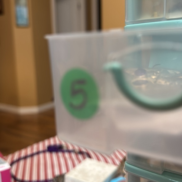 Vintage Floral Enamel  Earrings Blue & Green Flower Design Gold-Tone - Picture 5 of 5